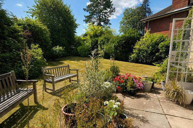 Glenmere, 12 Roundwood Grove, Brentwood photo 2