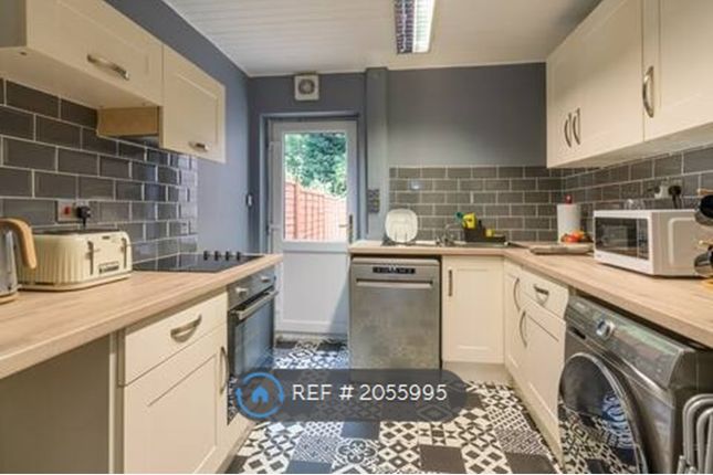 Terraced house to rent in Shenton Close, Swindon
