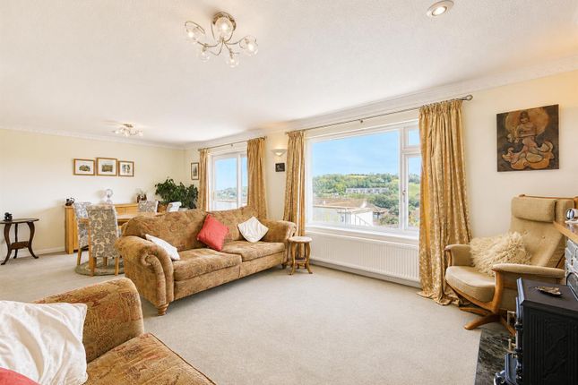 27, Huccaby Close, Brixham photo 2