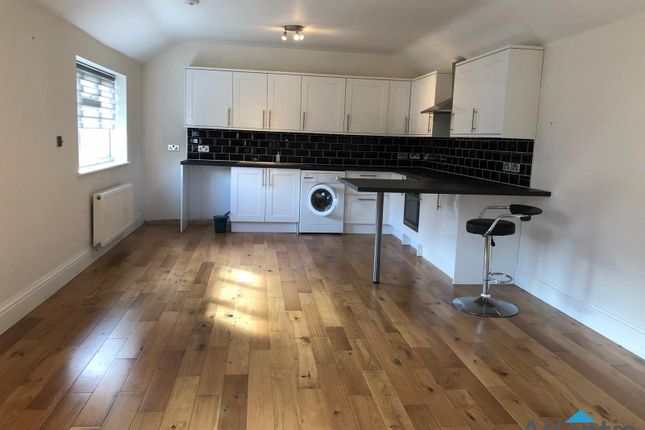 26 Cuffley Hill, Goffs Oak photo 2