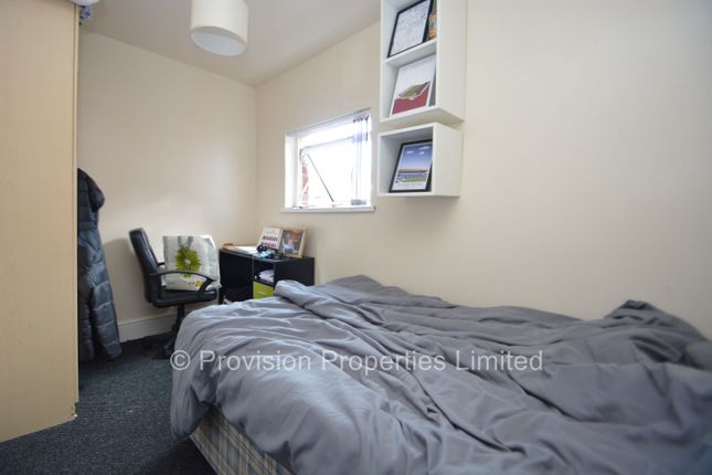 Terraced house to rent in Hessle Place, Hyde Park, Leeds