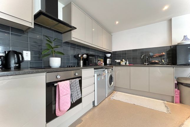 Flat 1, Hexagon House, Wallington photo 3