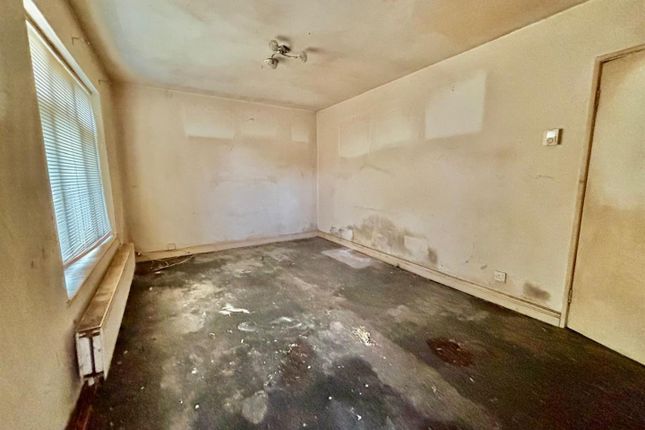 87, Heights Drive, Leeds photo 4