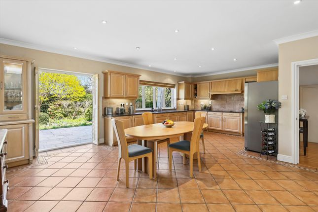16, Spicers Field, Leatherhead photo 4