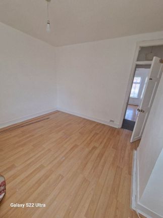 Ash Road, Luton photo 2