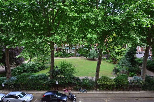 Flat to rent in Barkston Gardens, South Kensington, London