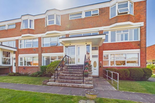 2-bed flat on 17, The Rowans, Worthing, £300,000