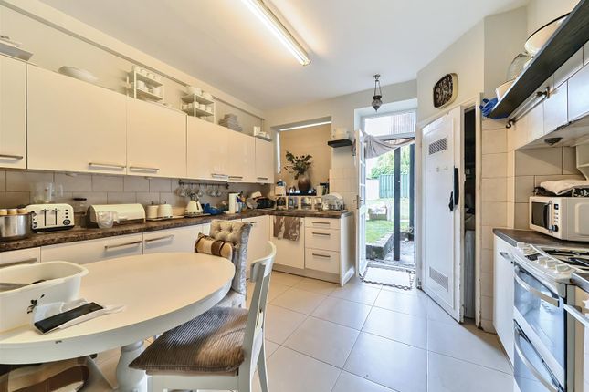 42 Clarendon Court, Sidmouth Road, London photo 4