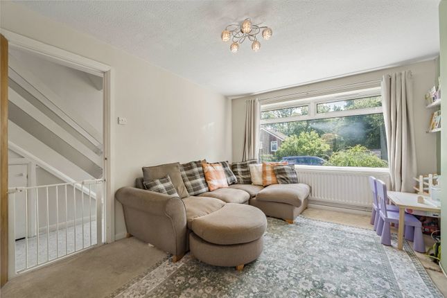 26, Monmouth Court, Caerphilly photo 4