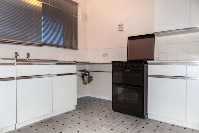 Flat 35, Kier Hardie House, Marian Way, Harlesden photo 4