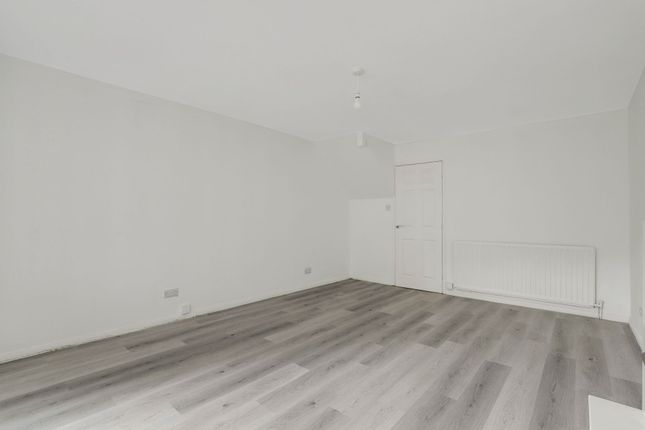 8 Clinton Court, Nottingham photo 4