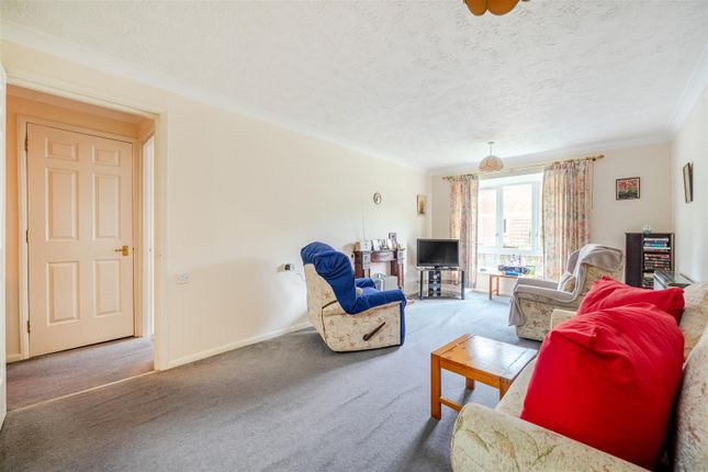 3 Oak Lodge, New Road, Crowthorne photo 4
