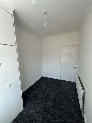 90, Fieldway, Dagenham photo 4