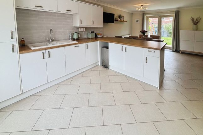 5, Bowthorpe Close, South Hykeham photo 4
