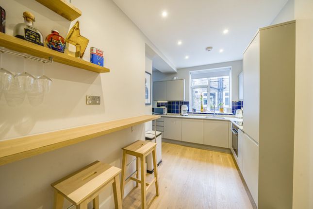 Flat C, 42 Queens Row, London photo 4