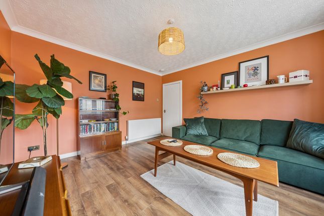 118 Farne Drive, Glasgow photo 3