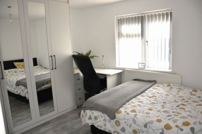 28, Water Mill Close, Birmingham photo 2