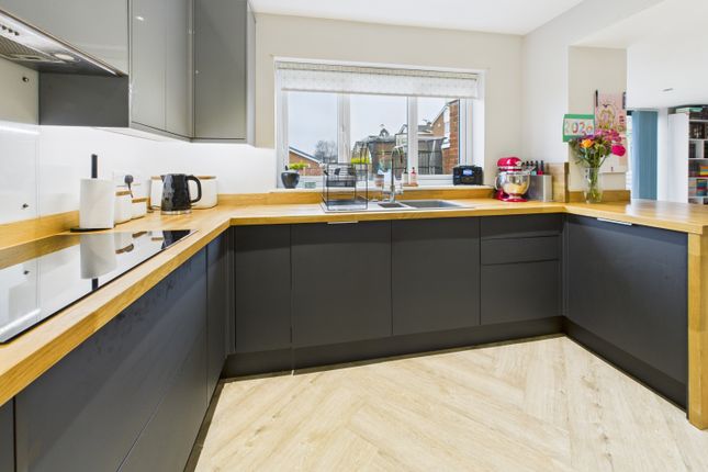 11, Cromarty Rise, Dronfield photo 3