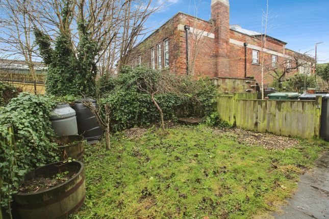 14, St. Peters Mount, West Yorkshire photo 4