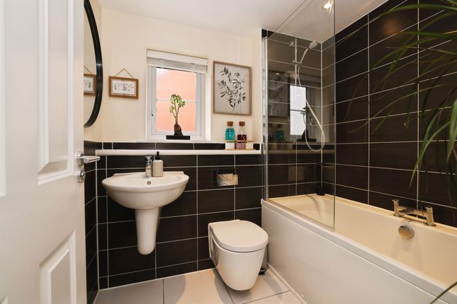 50, Edmund Way, Salisbury photo 4