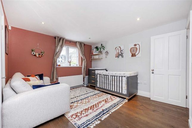 Flat for sale in Dryden Close, London