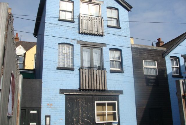 Studio to rent in Princess Alley, Wolverhampton