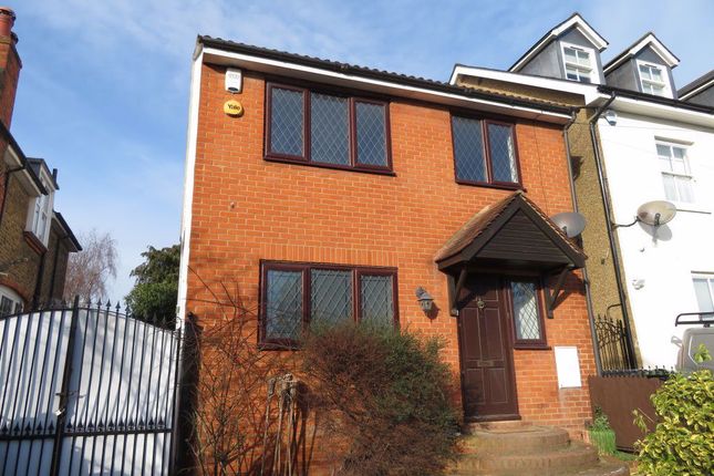 Thumbnail Property to rent in Victoria Road, Buckhurst Hill