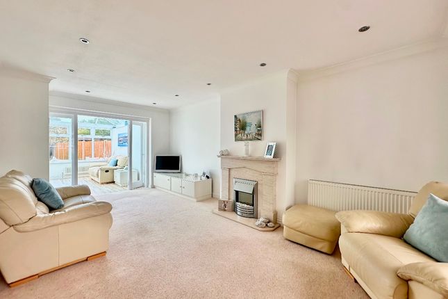 52 Hubbards Chase, Hornchurch photo 2