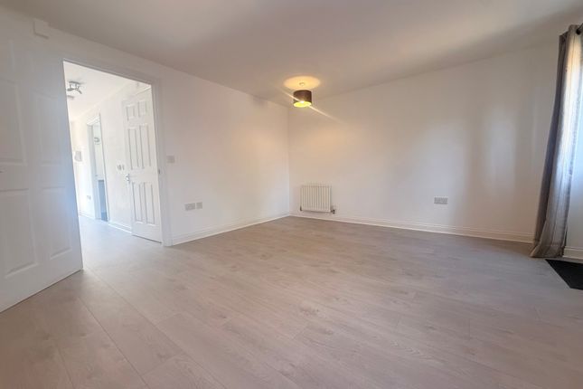 15, Errington Close, HATFIELD photo 3