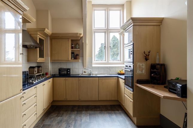 Flat 50, Victoria Court, Royal Earlswood Park, Redhill photo 4