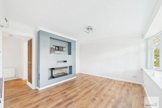 27, Radburn Court, Nottingham photo 2