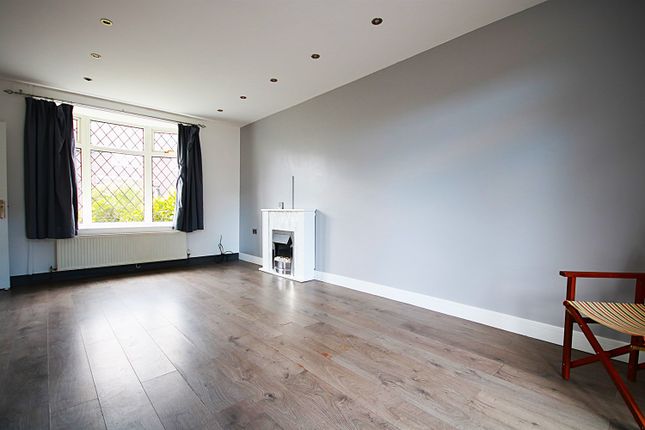 8, Stretton Way, Handforth, Wilmslow photo 3