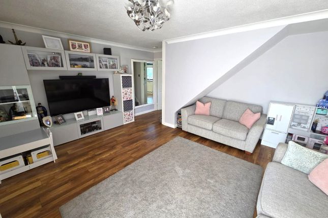29, Elizabeth Way, Sandy photo 2