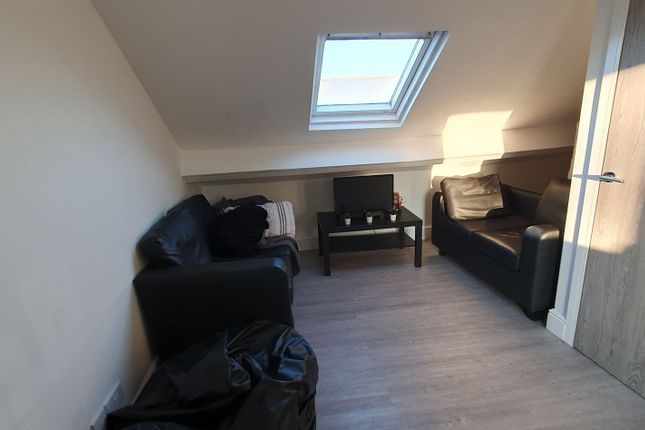 Flat 3, 19 Mundy Place, Cathays, Cardiff photo 5