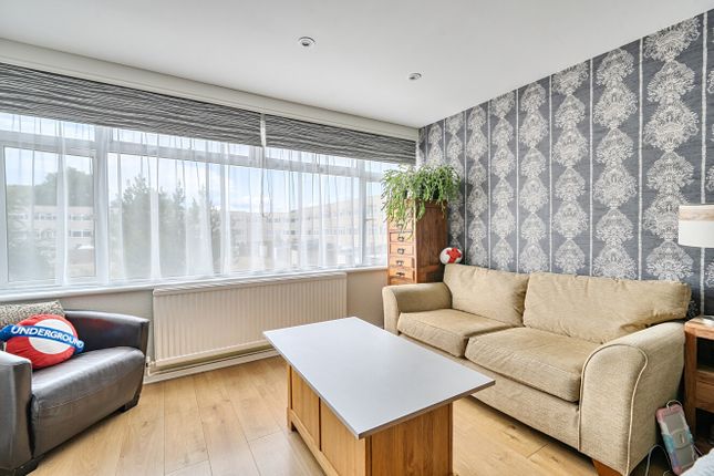 85, Octavia Close, Mitcham photo 4