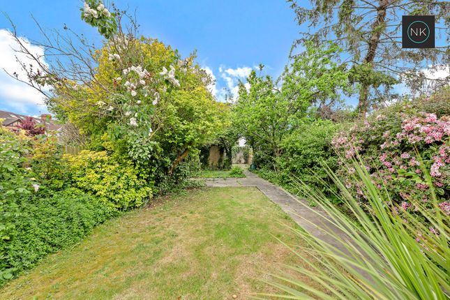52 Bushey Avenue, South Woodford, London photo 4