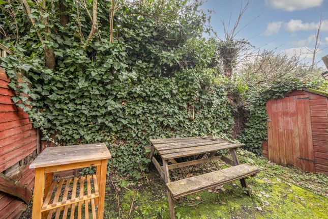 York Close, Merton photo 4