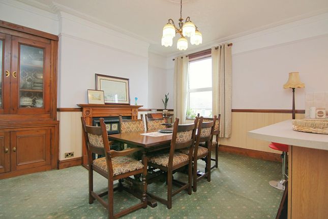 23, Cemetery Road, Pudsey photo 4