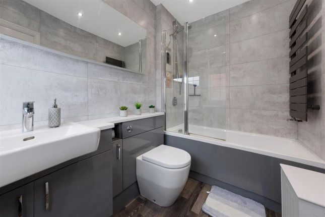 21 Fogerty Close, Enfield photo 3