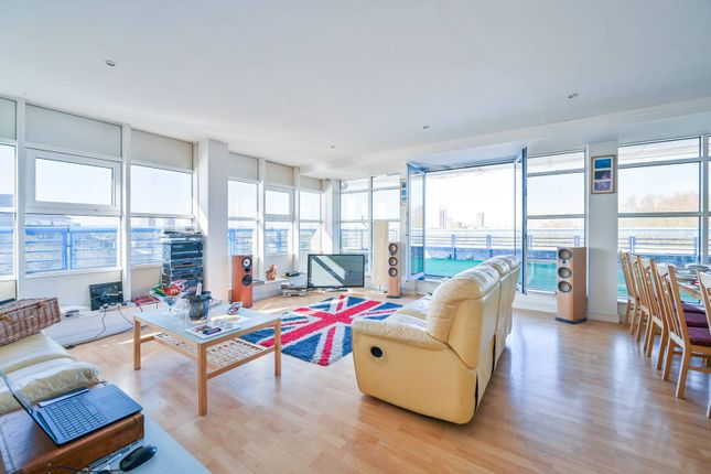 3-bed flat on Harwood Point, Rotherhithe, £730,000