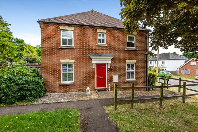 3 bed end terrace house for sale in Tangmere Mews, Broad Lane, Bracknell, Berkshire RG12