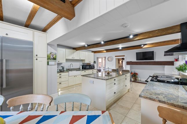 Open Plan L Shaped Living/Dining Kitchen