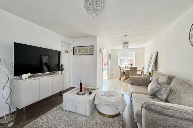 12, Glaisedale Grove, Willenhall photo 2