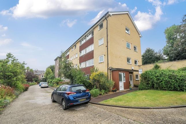 Thumbnail Flat for sale in Reading University Area, Berkshire