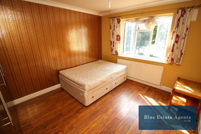 52 Parklands Court, Great West Road, Hounslow photo 4
