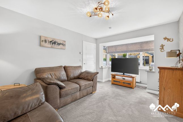 5, Cuckoo Close, Darwen photo 3