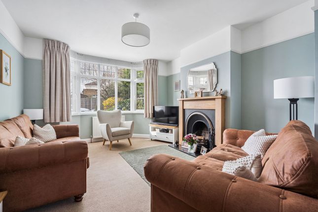 3 Eastfield Avenue, Watford photo 3