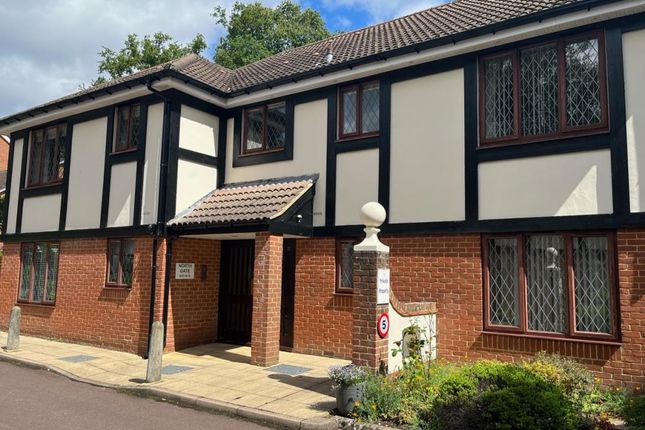 Flat for sale in Fleet, Hampshire