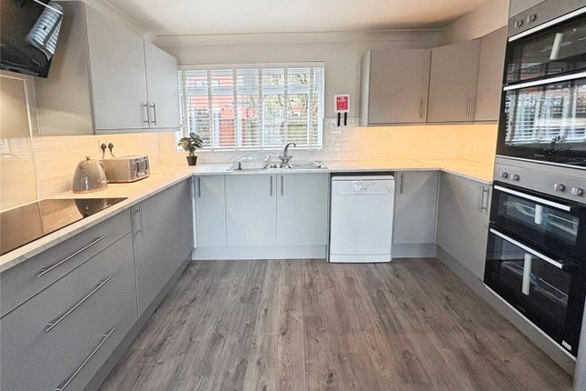 Room 3, 182, Carfield, Lancashire photo 5