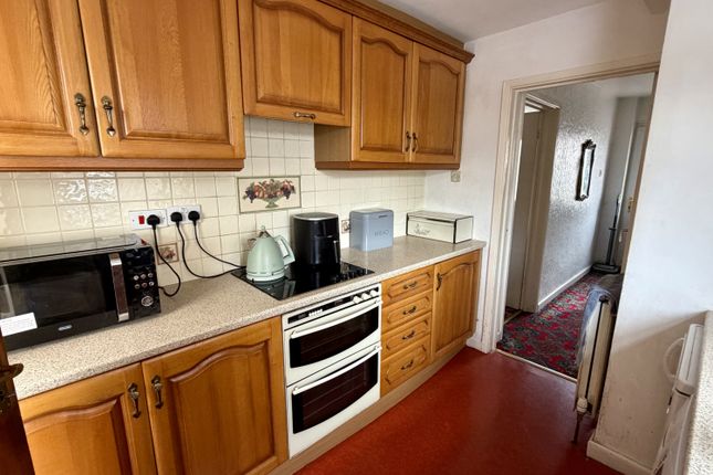 7, Crispin Drive, Sheffield photo 3